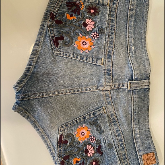 GUESS Jeans Shorts - Picture 2 of 4